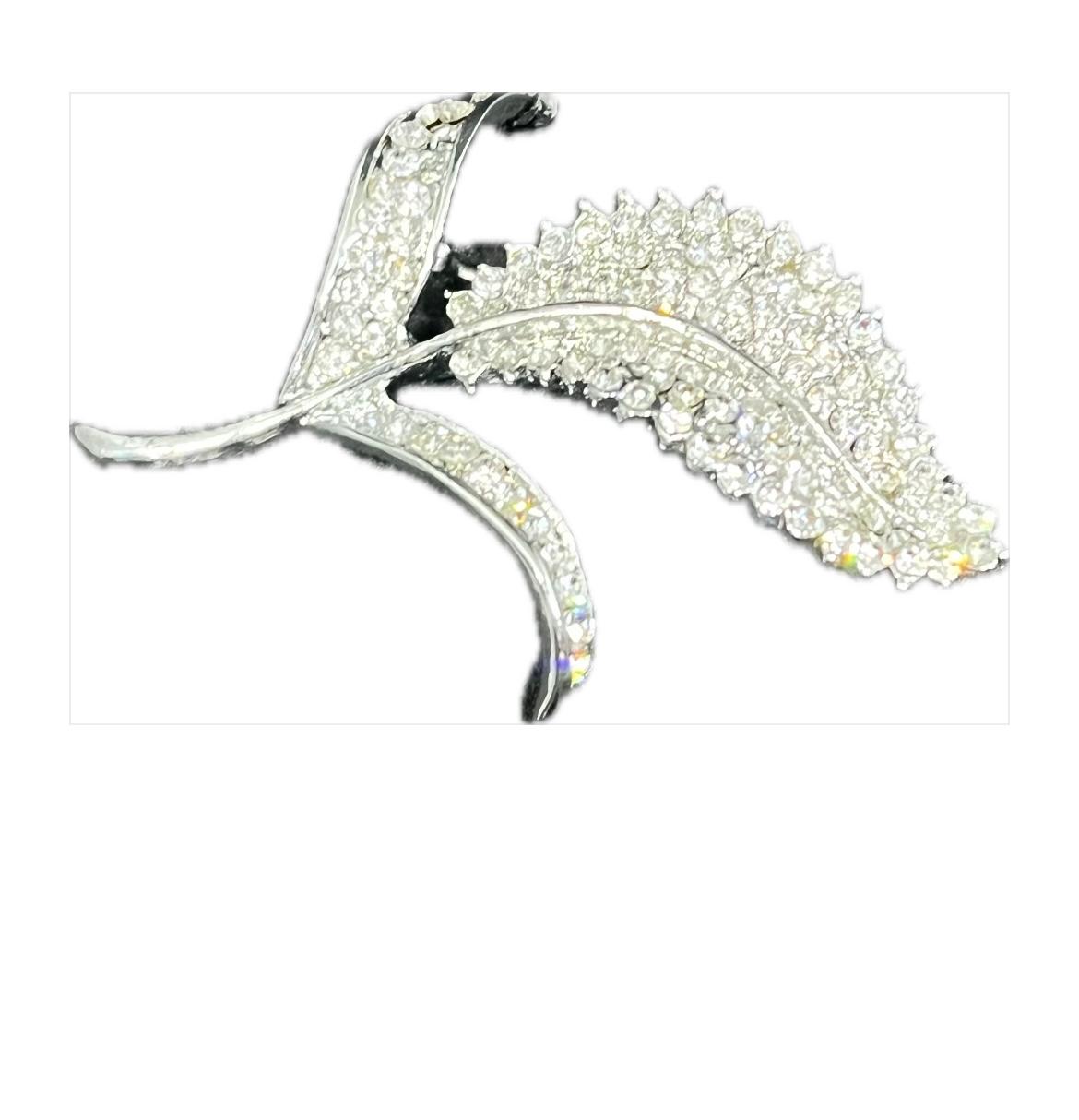 Çelik Yaprak  Broş 